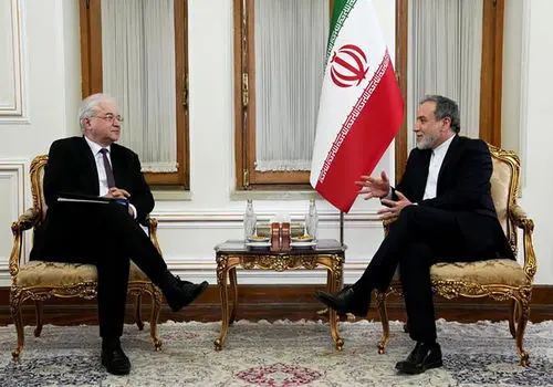 قاب‌های جدیدی که از عراقچی در نجف وایرال شد