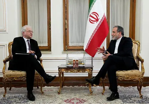 قاب‌های جدیدی که از عراقچی در نجف وایرال شد