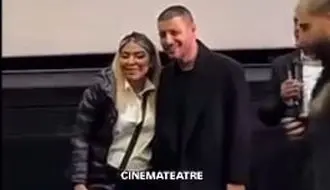 هوادار خانم جواد عزتی در یک لحظه او را غافلگیر کرد/ویدیو 