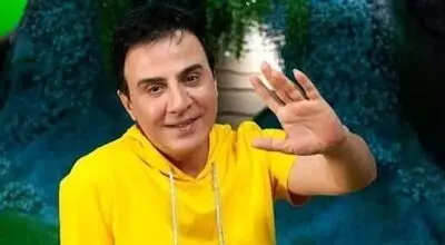 اشک‌های داریوش فرضیایی برای مادرش در یک مراسم+فیلم