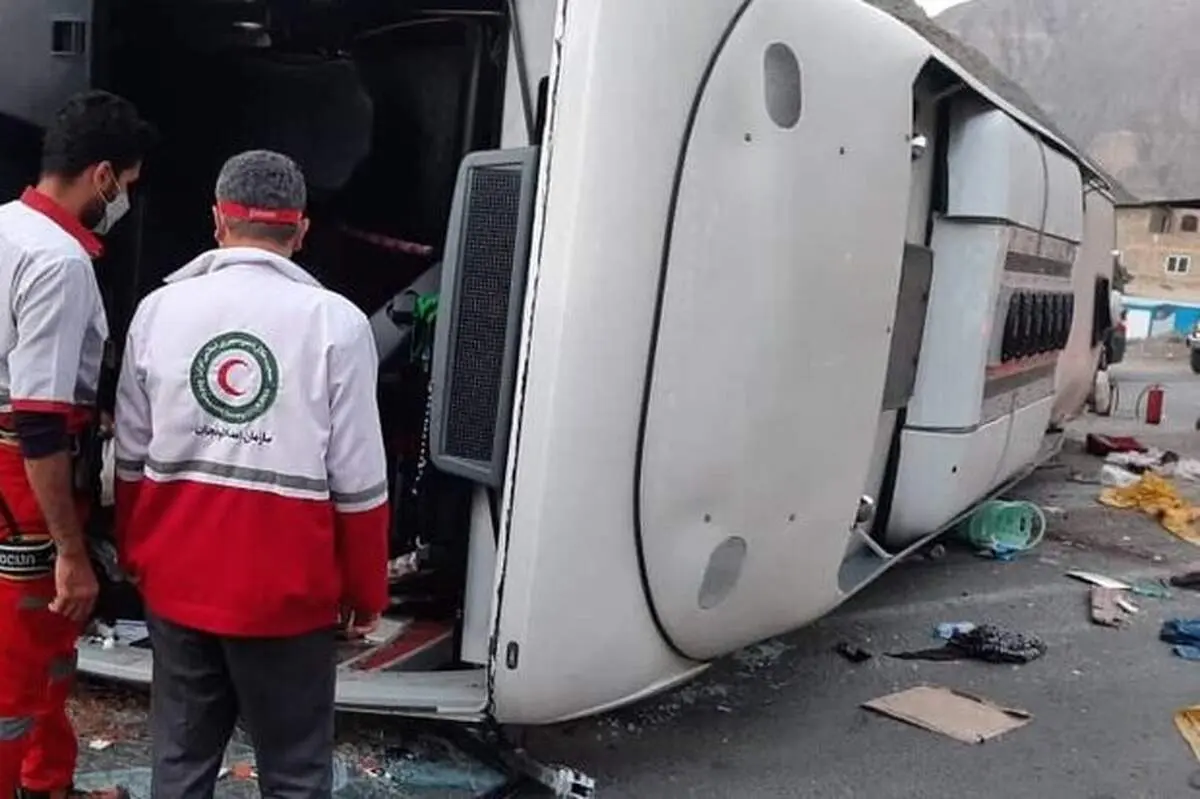 حادثه واژگونی اتوبوس در هراز؛ توضیحات پلیس راه