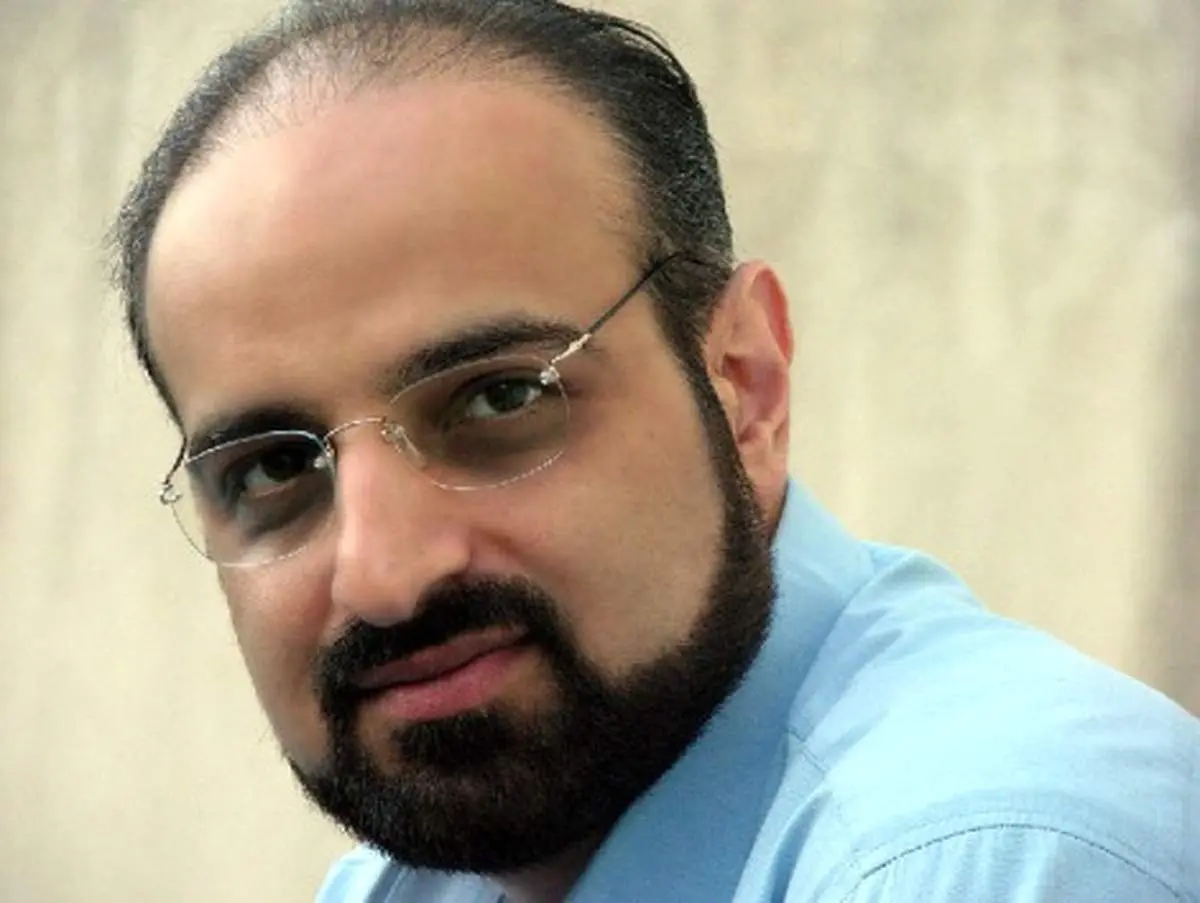 عکسی زیرخاکی از نوجوانی محمد اصفهانی بهعنوان مکبر