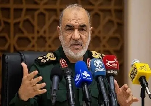 سردار سلامی: زمین، آسمان و دریا را بر دشمنان خواهیم بست
