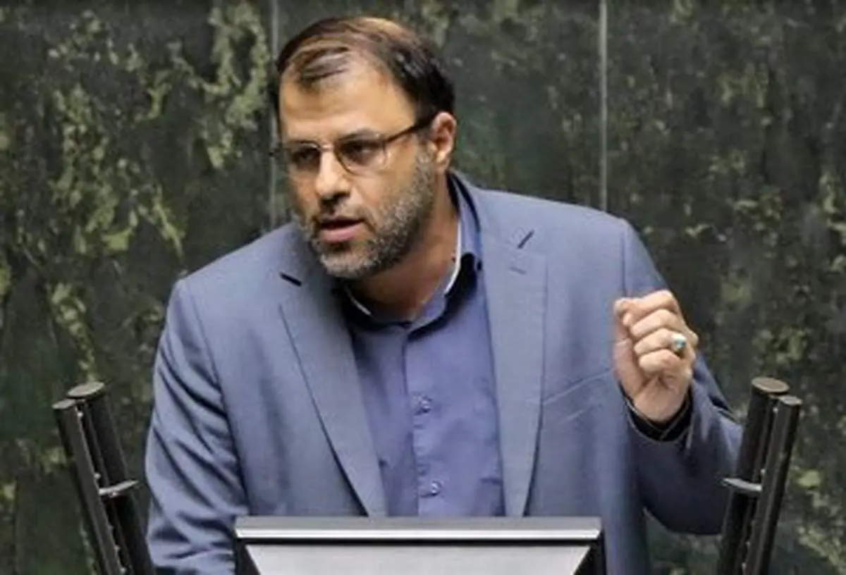 چرا در بلیط هواپیماهای داخلی انگلیسی نوشته می‌شود؟