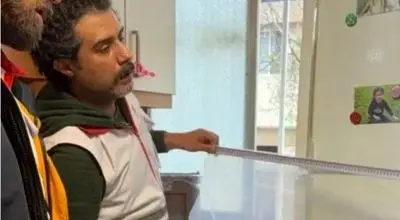 تصاویری از حضور بازیگر گاندو در جمع امدادگران