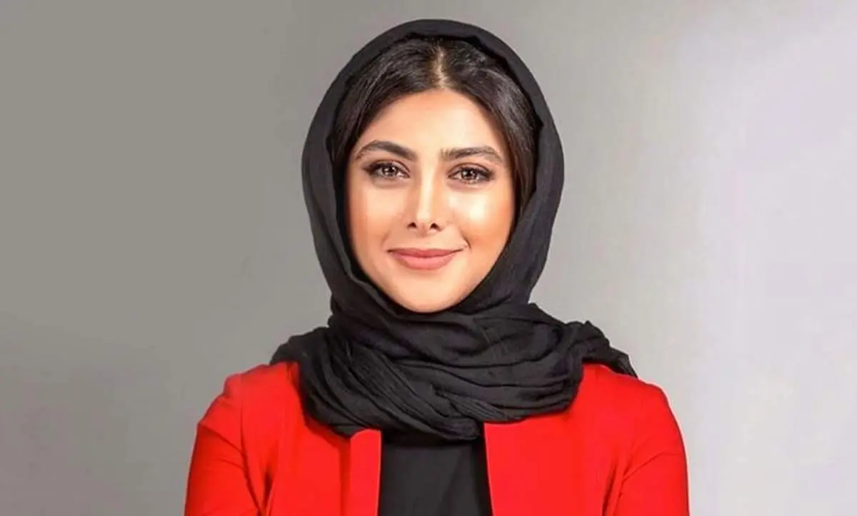 رقص جنجالی آزاده صمدی در صحنه تئاتر+ فیلم