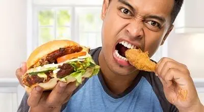 این غذاها ریسک ابتلای شما به بیماری‌های روانی را بالا می‌برند
