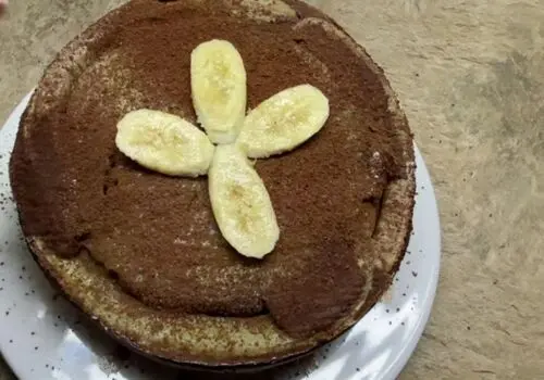 طرز تهیه کیک یخچالی خامه شکلاتی سریع و ساده+ فیلم / آموزش کیک یخچالی شکلاتی با بیسکویت و خامه