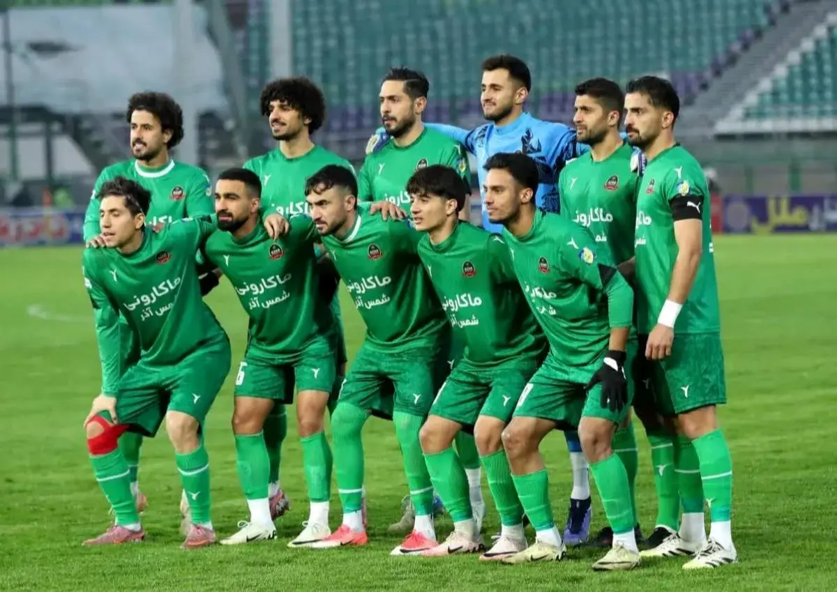 چراغ‌ها خاموش، وقت بازیه؛ پوستر کنایه آمیز شمس آذر برای دیدار با تراکتور 