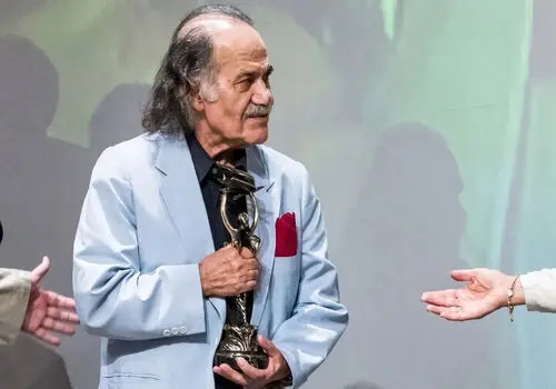 پیکر سیروس ابراهیم‌زاده در انتظار پرواز؛ توقف پروازهای ایران چه تأثیری بر انتقال پیکر او دارد؟