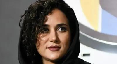 مراسم منتقدان سینما: استایلی چشم‌نواز از پریناز ایزدیار!