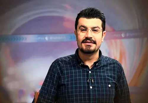 سلفی عجیب مجری شبکه ۳ در آسانسور
