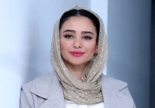 عکس جذاب الناز حبیبی با ژست هنری