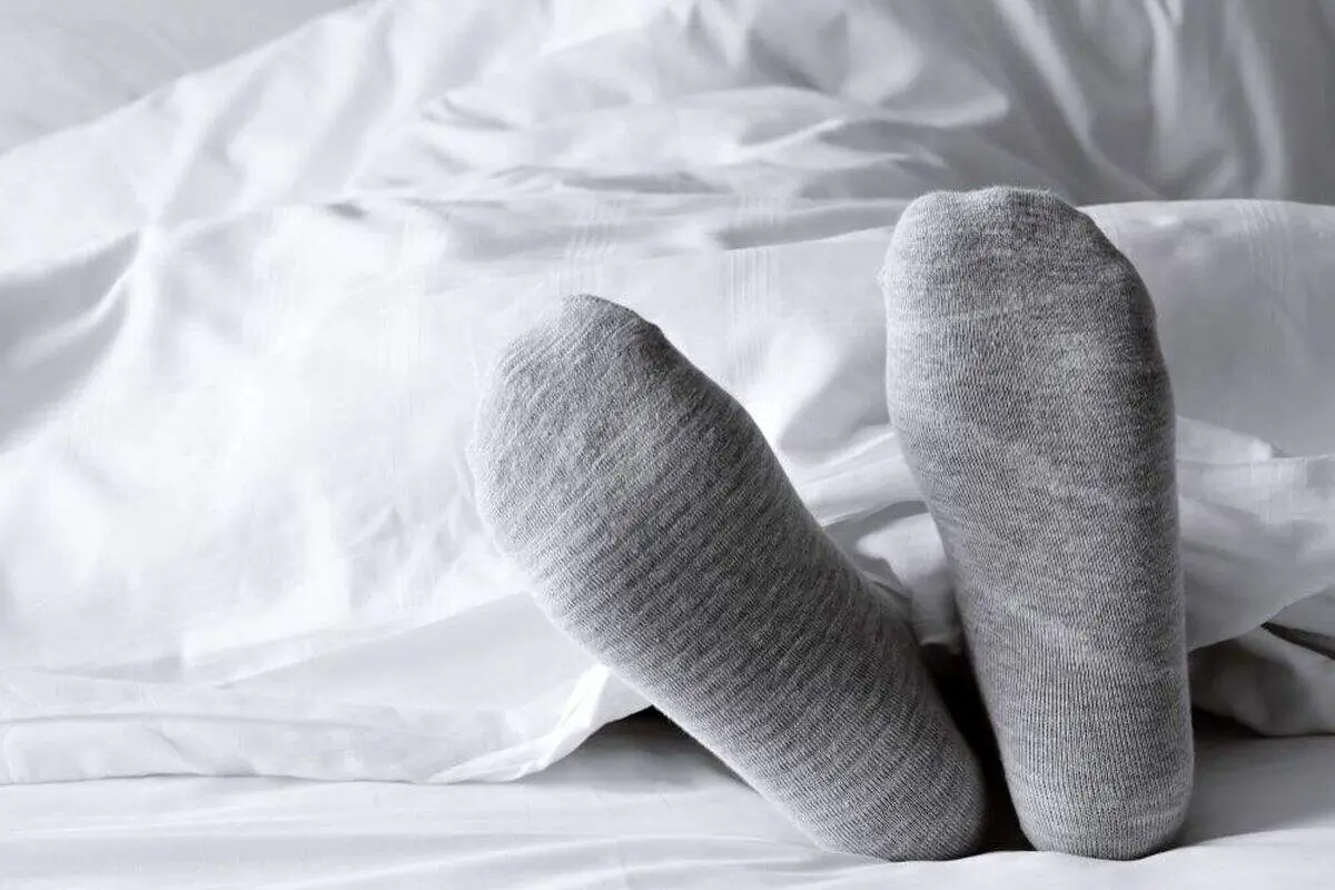  با جوراب خوابید خوب است یا بد؟