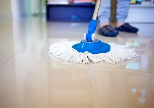 ۳ محلول خانگی برای برق انداختن سرامیک؛ سالم، ارزان و سریع

