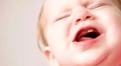 گوش درد نوزاد: ارتباط آن با دندان درآوردن
