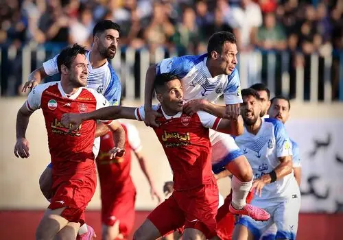 خلاصه بازی ملوان 1 - پرسپولیس 2 + فیلم / بازگشت سرخ ها به کورس قهرمانی