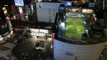 از عجایب مهرشهر؛ بازی فوتبال روی پشت بام!+ فیلم