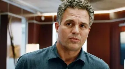 انتقاد صریح مارک رافالو  از تجاوز آمریکا به خاک ایران
