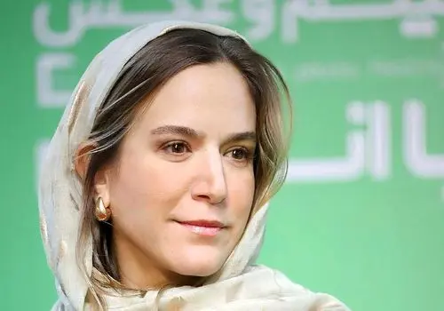 حضور متفاوت ستاره پسیانی در نمایشگاه عکس؛ استایل قهوه‌ای و کرم او در کانون توجه!