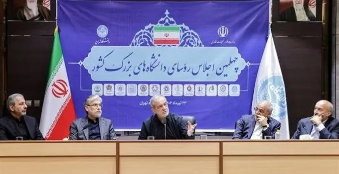 دعوت رئیس‌جمهور از دانشگاهیان برای حضور در تصمیم‌سازی‌های اجرایی کشور