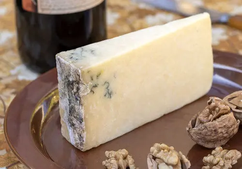 دسر پنیر و توت فرنگی با ژله
