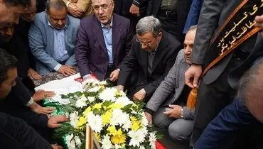 حضور احمدی نژاد در تشییع پیکر مرحوم حمید بهبهانی+ عکس