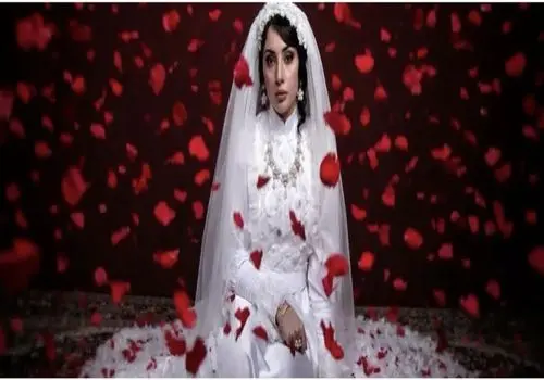 تصاویر دیده نشده از ترلان پروانه با لباس عروس!