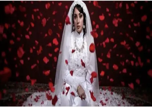 سلفی متفاوت ترلان پروانه با لباس عروس؛ استایل خاص «عروس فراری» بامداد خمار خبرساز شد!