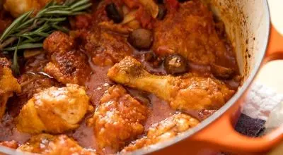 شام امشب با من: غذای فوری و خوش‌طعم؛ طرز تهیه خورش مرغ و گوجه