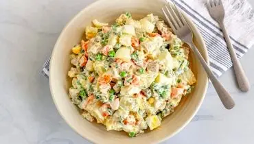 راهکارهای خوشمزه‌تر شدن سالاد الویه؛ از رفع بوی مرغ تا جلوگیری از چسبندگی

