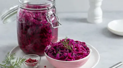 چگونه ترشی کلم قرمز پاییزی درست کنیم؟

