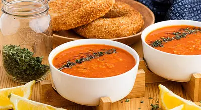 طرز تهیه سوپ گوجه و پنیر خوشمزه و مقوی

