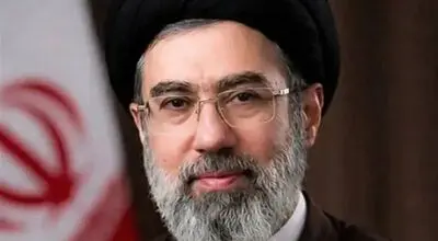 روایتی جدید از لحظه بیرون آمدن  رهبر انقلاب از زیر آوار بمباران