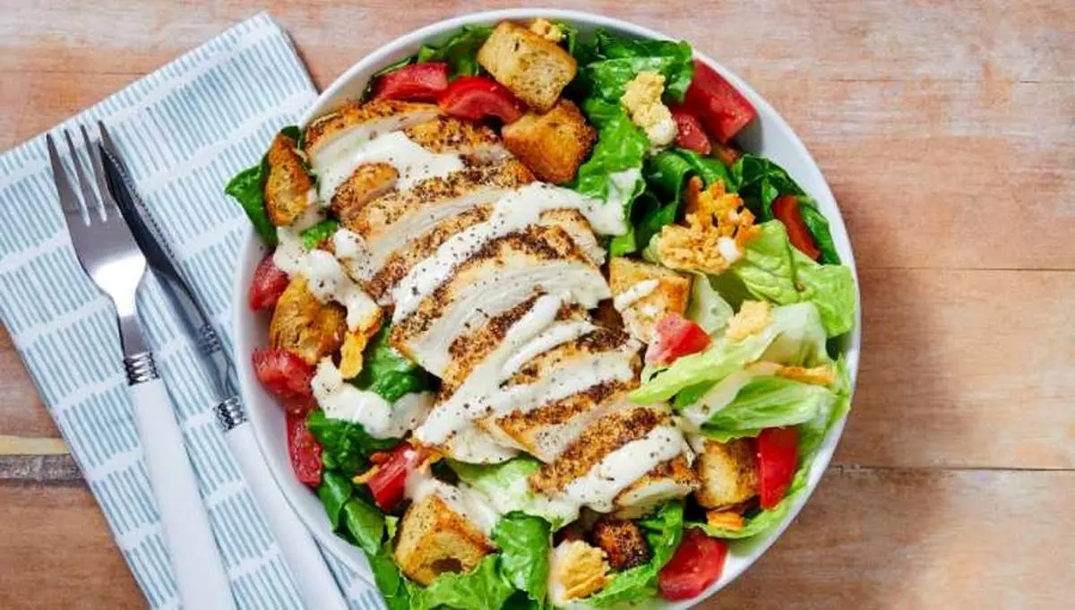 طرز تهیه سالاد سزار ایتالیایی با سس مخصوص

