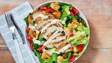 طرز تهیه سالاد سزار ایتالیایی با سس مخصوص


