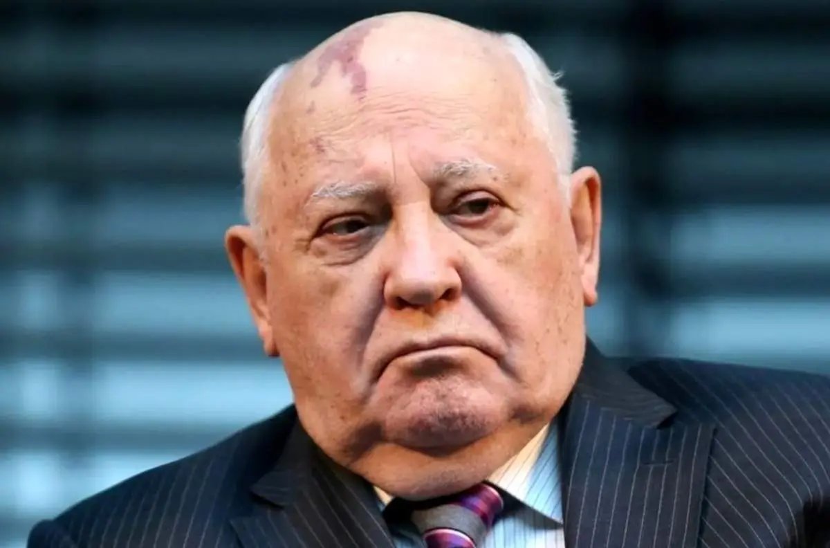  «گورباچف» در فرودگاه شونفلد در برلین؛ سال 1364