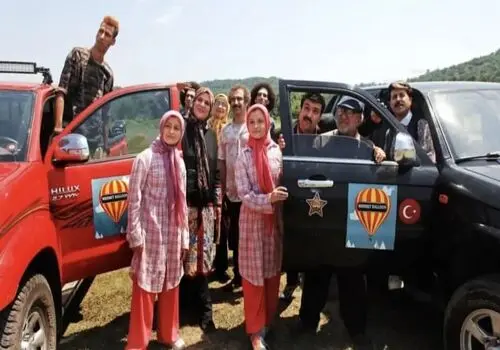 سارا و نیکای پایتخت ۲۲ ساله شدند؛ دوقلوهای نقی معمولی در جشن تولدشان!