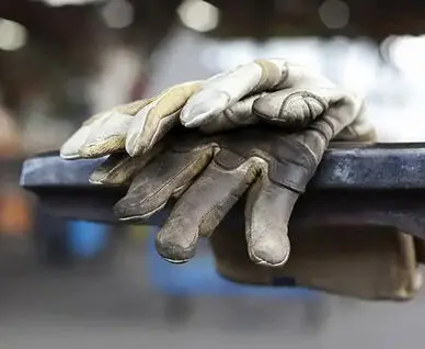 حقوق کارگران کفاف چند روز زندگی را می‌دهد؟ پاسخ تکان‌دهنده است/ شورای عالی کار فردا مزد را ترمیم می‌کند؟