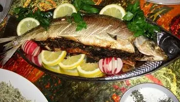 طرز تهیه ماهی شکم‌پُر اصیل شمالی برای شب عید+ فیلم
