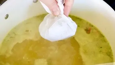گرفتن روغن اضافی غذا با یخ 