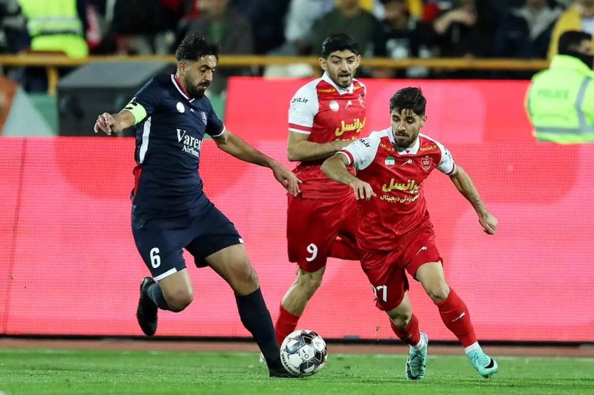 نساجی 1-2 پرسپولیس؛ سرخپوشان موقتا بالاتر از استقلال