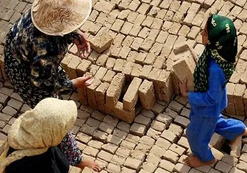 چگونه زمان استفاده کودکان از نمایشگرها را کنترل کنیم؟

