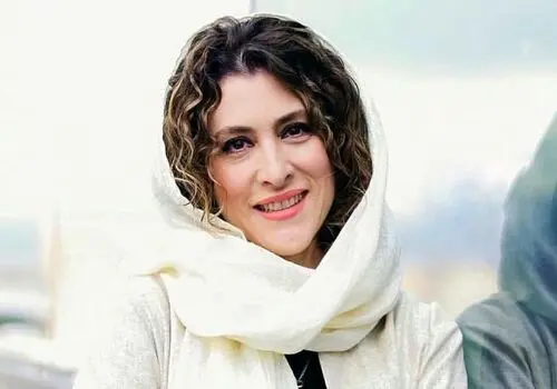 ویدیوی غافلگیرکننده از کارگری ویشکا آسایش در یک رستوران خارجی | گریه ها و فریادهای خانم بازیگر