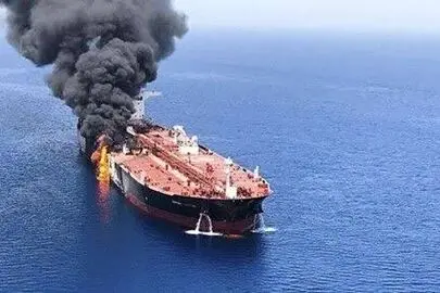 ابرنفتکش اماراتی در تنگه هرمز منفجر شد