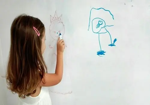 خداحافظ لکه‌های خودکار؛ دیوار خانه‌ات دوباره مثل روز اول!