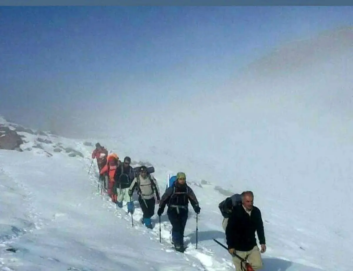 مفقودی تعدادی از کوهنوردان در پی بارش سنگین برف در اشنویه+فیلم