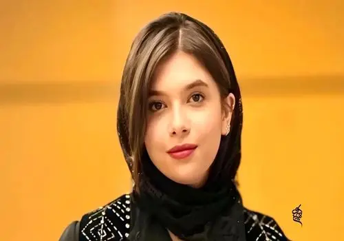 استایل سمیرا حسینی با پوشش «جین» در حاشیه اجرای نمایش کافه عاشقی+عکس