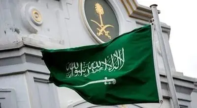 اولین پادشاه عربستان در کنار ۴ فرزندش+ عکس