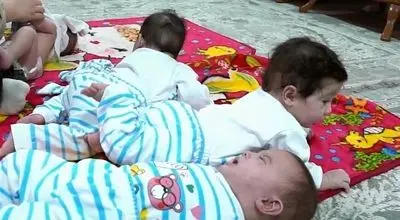 ساخت "پا به ماه" از یک سریال داستانی سخت‌تر بود/ قصه هیجان‌انگیز تولد پنج‌قلوها 